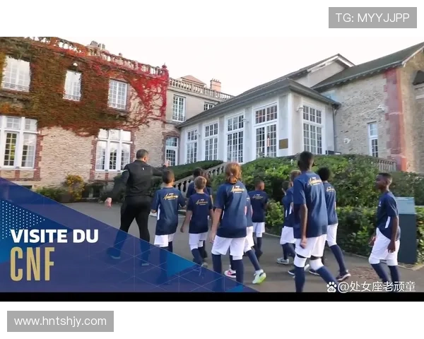 克莱足球明星合影精彩瞬间回顾与背后的故事分享