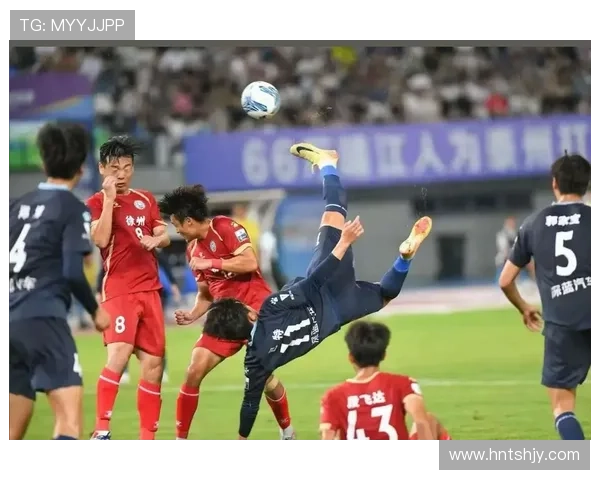 足球巨星的奢华生活揭秘从训练场到私人豪宅的精彩瞬间 足球巨星的奢华生活揭秘从训练场到私人豪宅的精彩瞬间