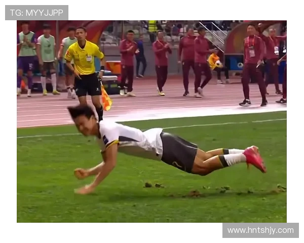 足球明星街头挑战赛精彩瞬间尽在视频中展现你绝对不容错过的足球技艺与魅力