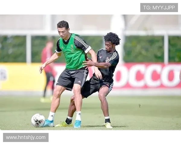 去年备受瞩目的足球明星们盘点与他们的辉煌时刻回顾